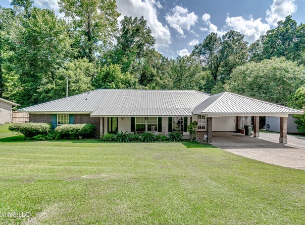 806 N Sunset Drive, Yazoo City, MS 39194
