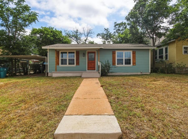 911 S Commercial Avenue, Coleman, TX 76834
