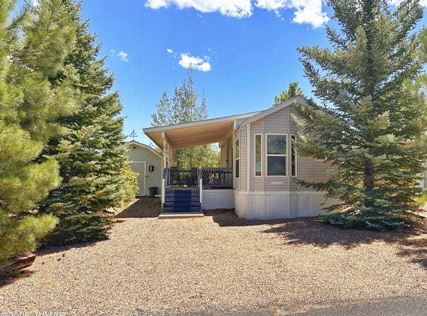2719 Whiskey Road, Overgaard, AZ 85933