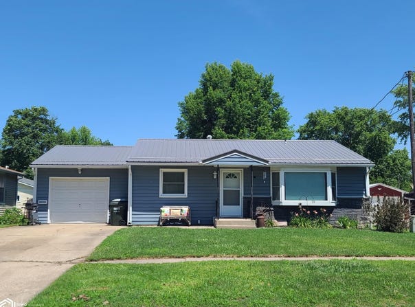 1005 9Th Avenue E, Oskaloosa, IA 52577