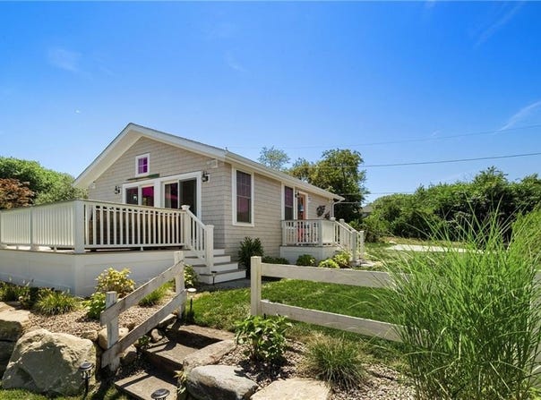 17 Goose Island Road, Narragansett, RI 02882
