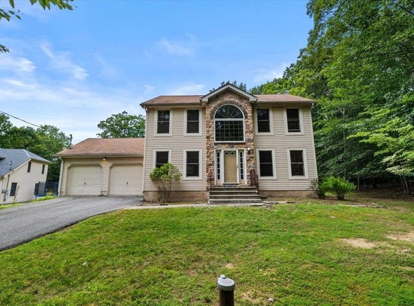 555 Whippoorwill Drive, Bushkill, PA 18324