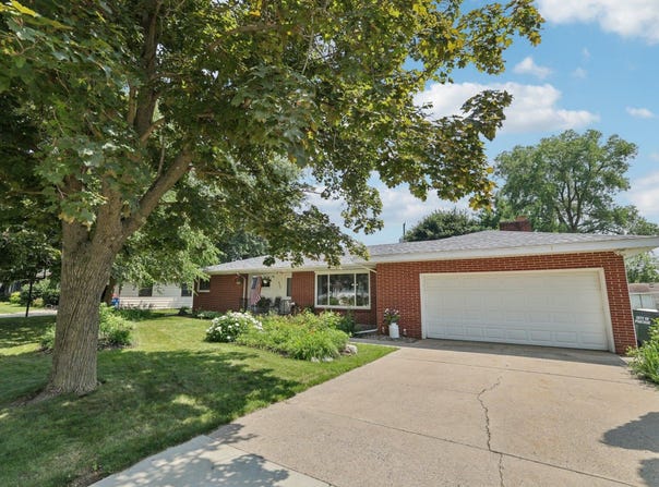208 E Minnehaha Avenue, Portage, WI 53901