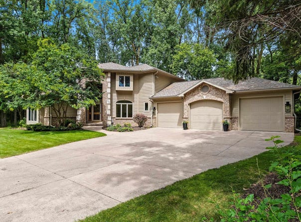 712 WILDERNESS Court, NEENAH, WI 54956