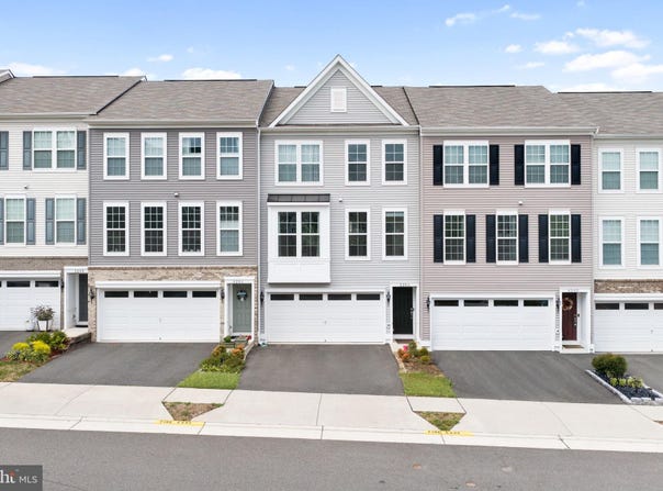 8284 CLAY Lane, MANASSAS, VA 20110