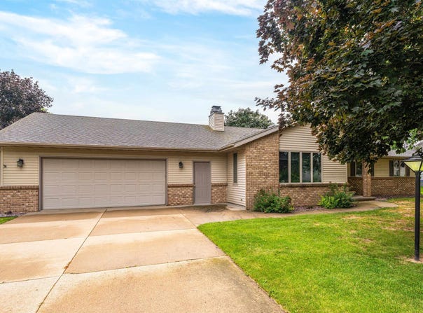 N9580 ONYX Court, APPLETON, WI 54915