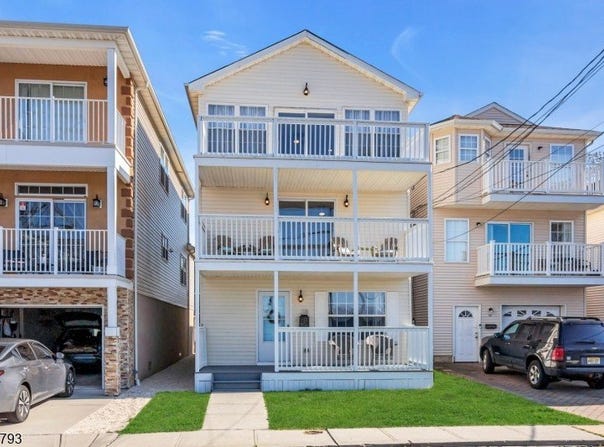 28 Bay Ave, Keansburg Boro, NJ 07734-1048