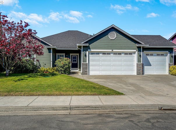 1231 SW 3RD AVE, Mill City, OR 97360