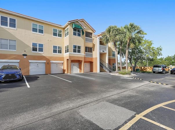 10764 70TH AVENUE, SEMINOLE, FL 33772