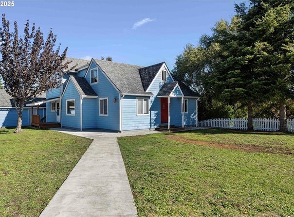 584 EXCHANGE St, NorthBend, OR 97459