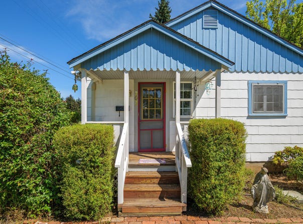702 NE A Street, Grants Pass, OR 97526