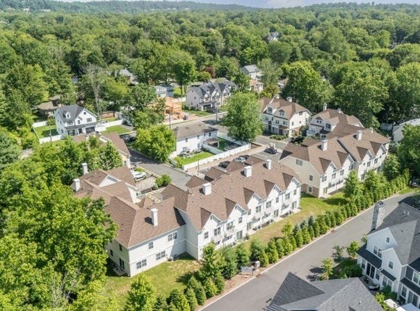 16 Riverbend Ct, New Providence Boro, NJ 07974-2143