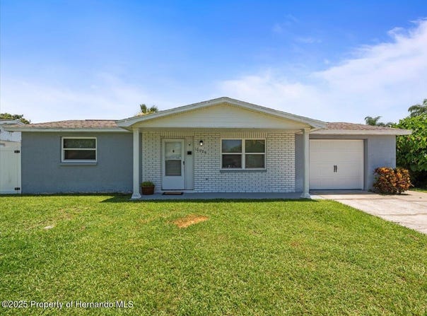 10028 Kingswood Lane, Port Richey, FL 34668