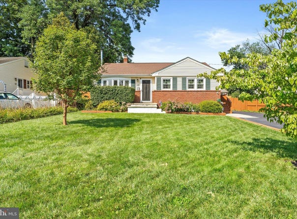 15 DECOU AVENUE, EWING, NJ 08628