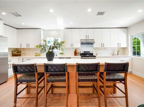 18324 Sylvan Street, Tarzana, CA 91335