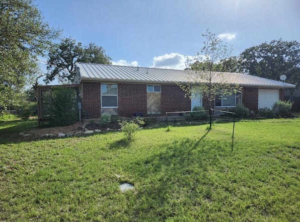 1935 Sleepy Hollow, Kingsland, TX 78639