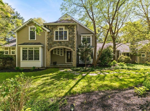 4 Furlong Cir, Lakeville, MA 02347