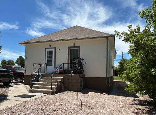 612 South Maple Street, Lusk, WY 82225