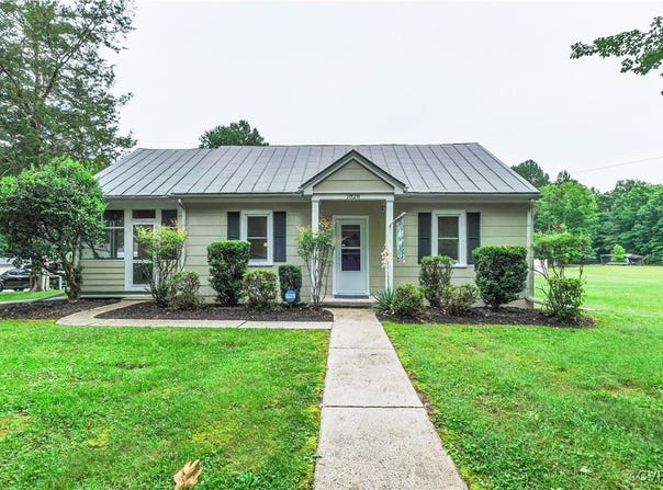 1828 Back Hampden Sydney Road, Farmville, VA 23901