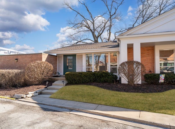 705 Carriage Hill Drive, Glenview, IL 60025