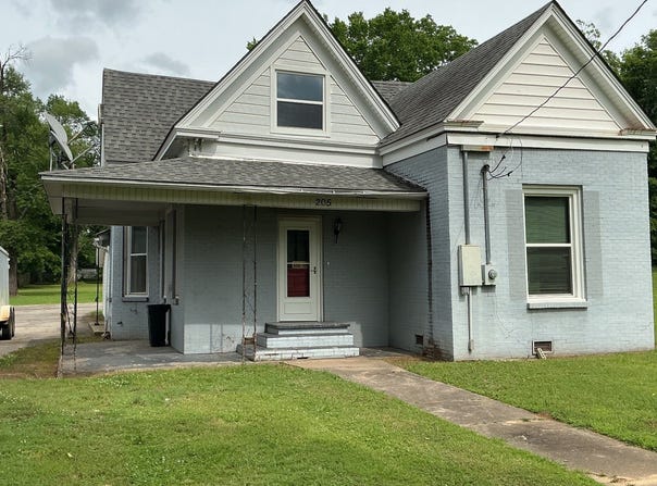 205 S 5th St, Paris, AR 72855