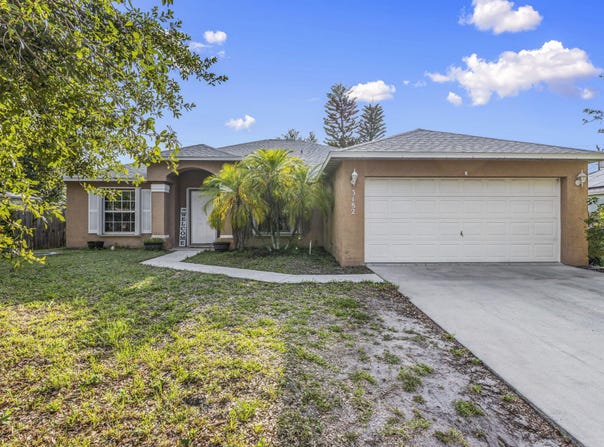 3182 SW Cathedral Street, Port Saint Lucie, FL 34953