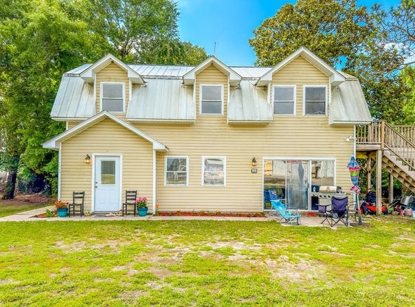 2366 Oak Ave, Lanark Village, FL 32322