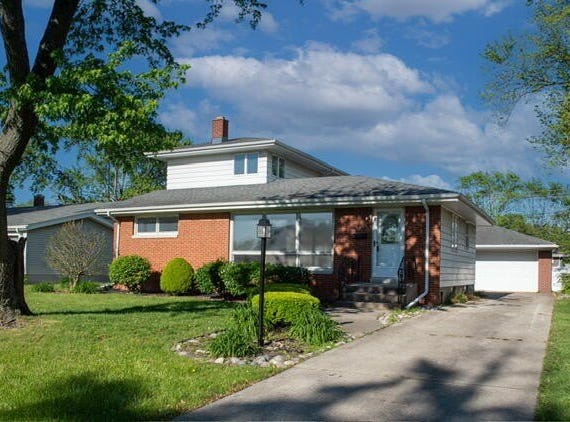 8133 Howard Avenue, Munster, IN 46321