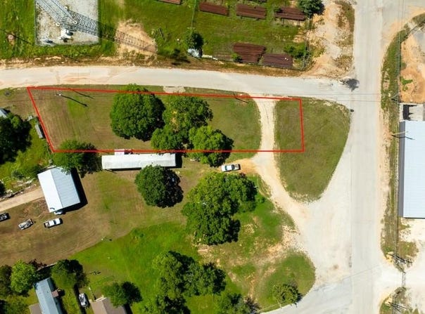 610 W Oak Street, Nocona, TX 76255