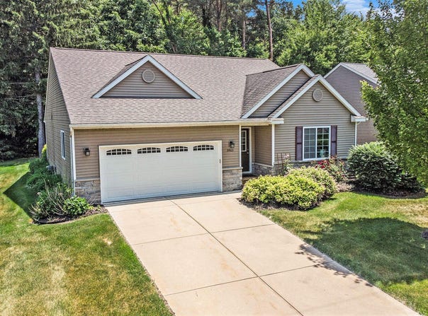 9963 Whispering Woods Drive, Pinckney, MI 48169