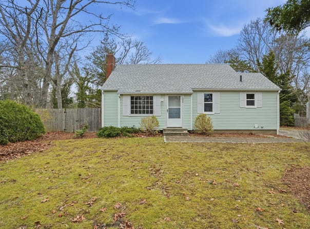 590 Sandwich Road, Teaticket, MA 02536