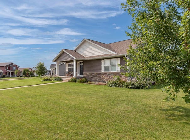 1559 Olde Brandy Lane, Davenport, IA 52807