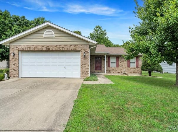 431 Sandalwood Drive, Waterloo, IL 62298