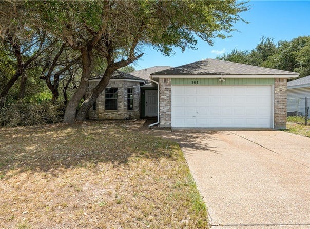 101 Saunders Lane, Aransas Pass, TX 78336