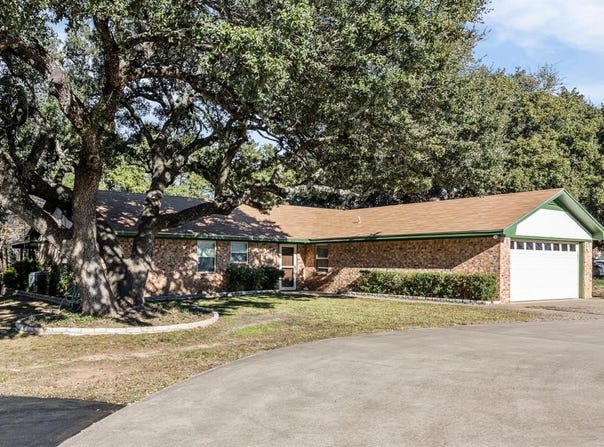 313 De La Cruz Street, Weatherford, TX 76085