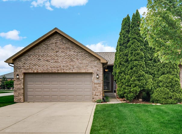 10578 Ontario Drive, Crown Point, IN 46307