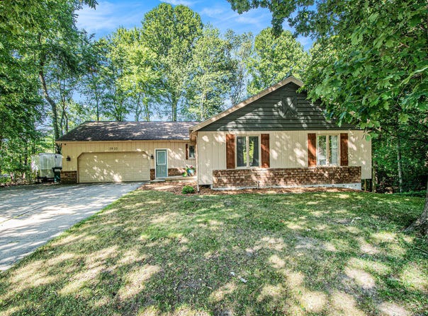 1933 Pinecroft Lane SW, Wyoming, MI 49519