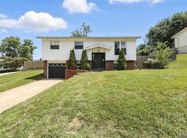 1053 Oak Trail, Pevely, MO 63070