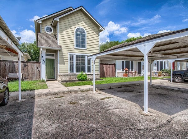 2715 CROWN HOLW, San Antonio, TX 78251
