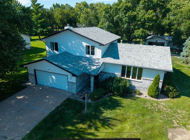 4320 Stoneridge Path, Grand Island, NE 68801