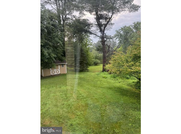2071 PLEASANT DRIVE, BETHLEHEM, PA 18015