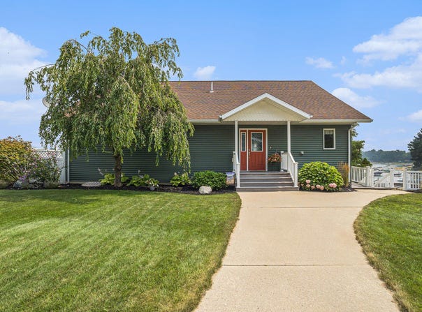 2010 W Lake Road, Twin Lake, MI 49457