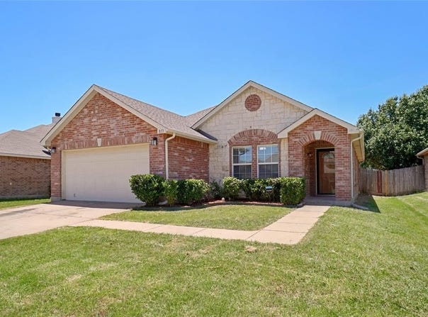 813 Crystal Drive, Burleson, TX 76028