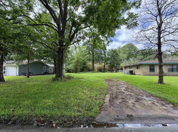 8465 Frazier Dr, Beaumont, TX 77707