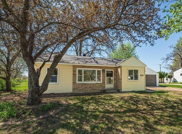 140 Carol Lane, West Saint Paul, MN 55118