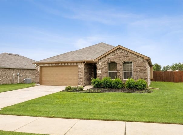 417 Highmeadow Drive, Aubrey, TX 76227