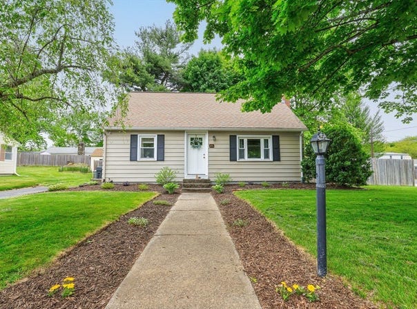 14 Amherst St, Grafton, MA 01536