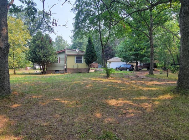 8570-8578 E US-10, Branch, MI 49402