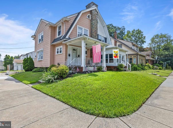 525 COLLINGDALE AVENUE, COLLINGDALE, PA 19023