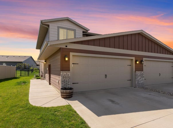 2413 S Ronsiek Ave, Sioux Falls, SD 57106